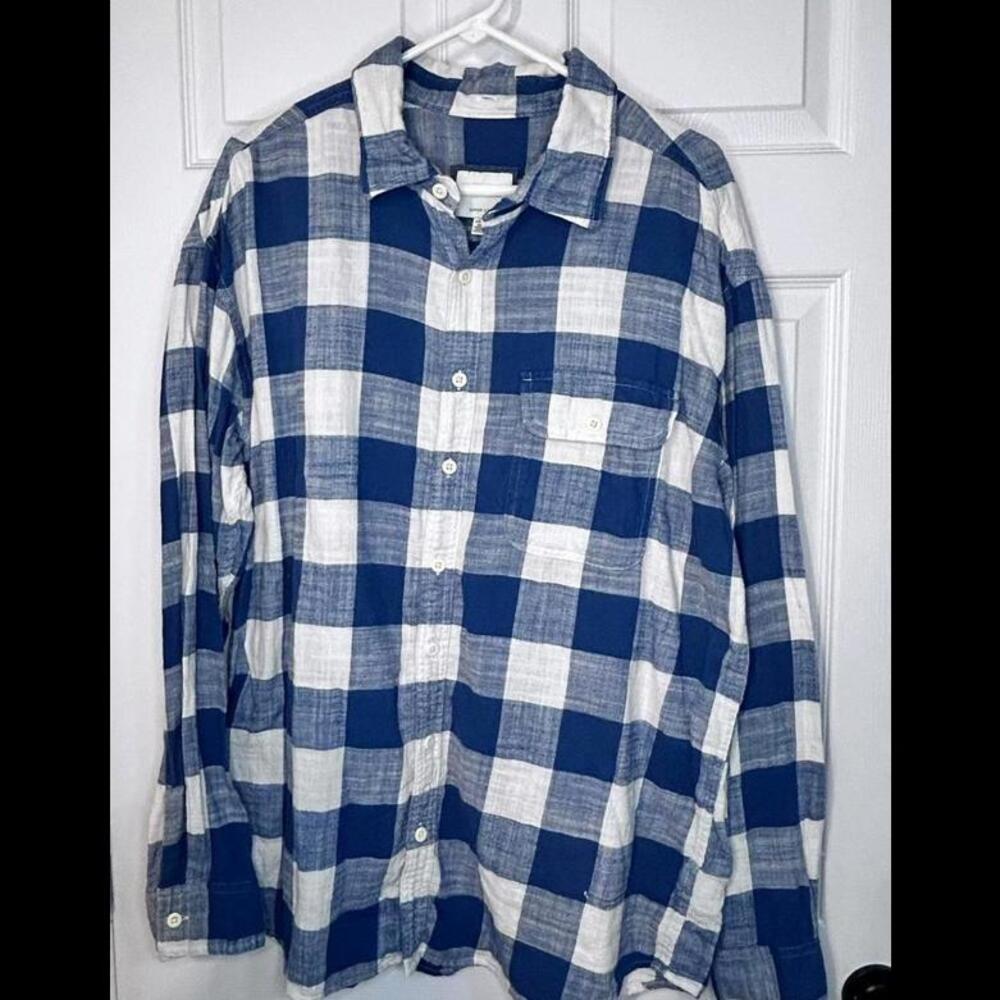 American Eagle blue and white‎ buffalo print Men's size Large Tall